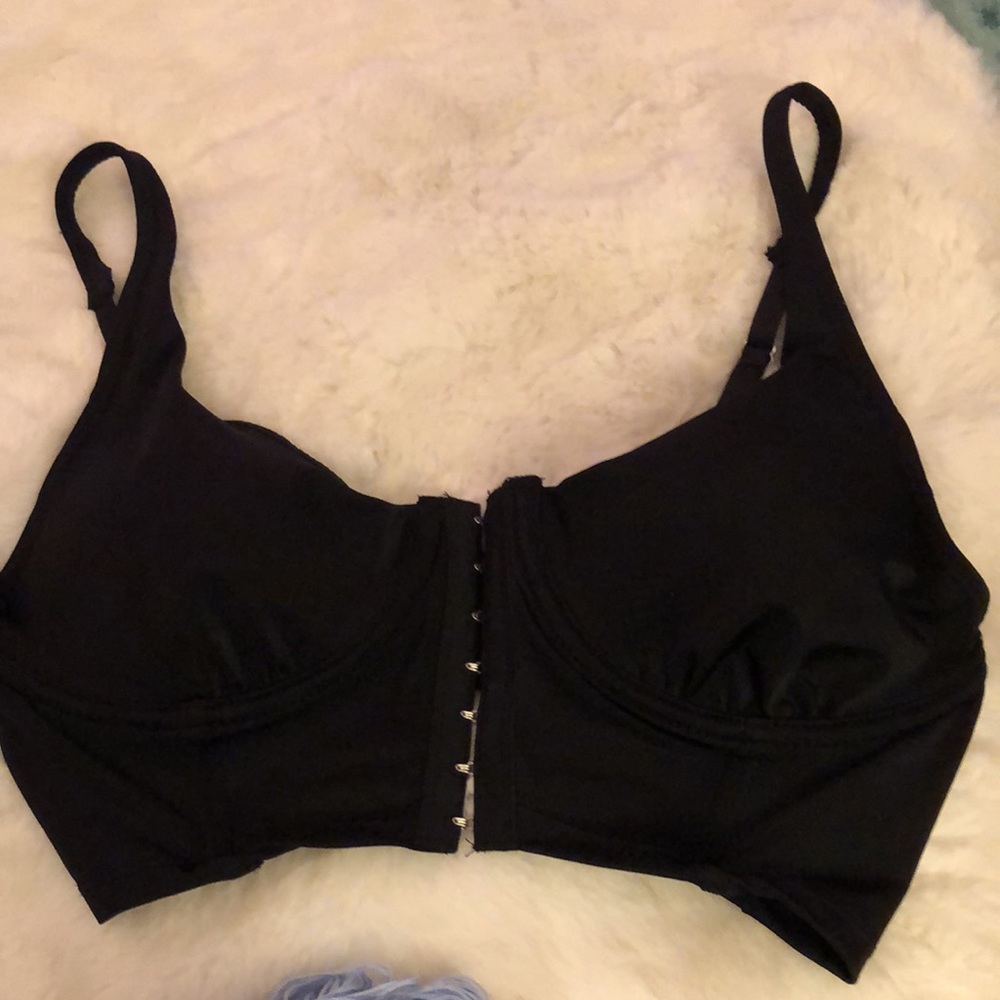 Look Pretty in a Black Corset Bra